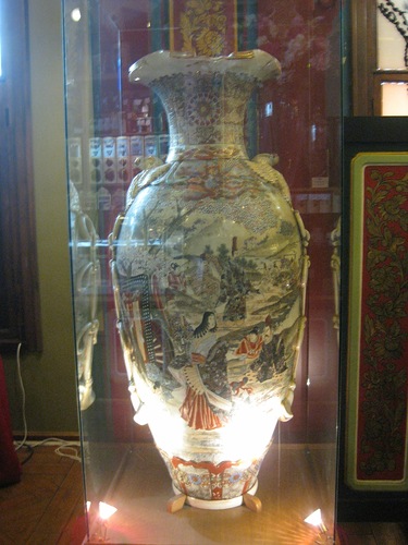 Китайская фарфоровая ваза из дома на Мясницкой, 19