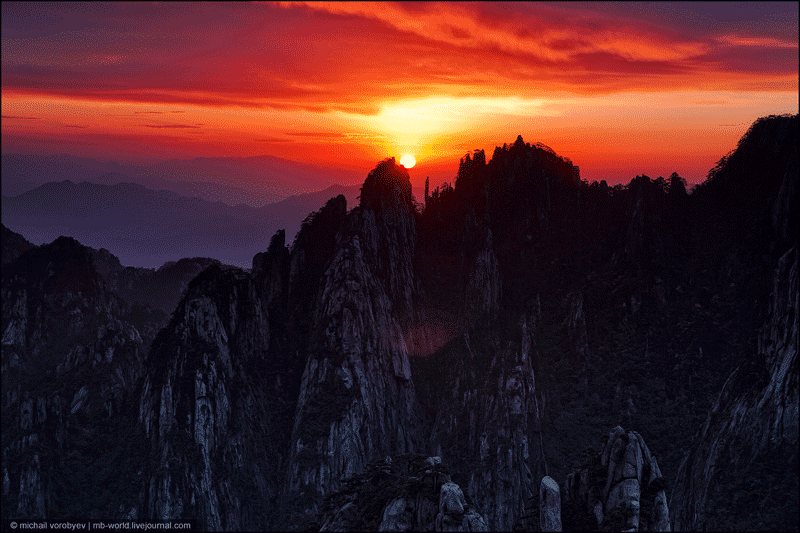 Закат в горах Хуаншань