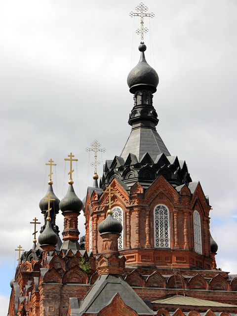 Казанский собор - главный храм обители в честь Казанской иконы Божией Матери, построен по благословению преподобного старца Амвросия.