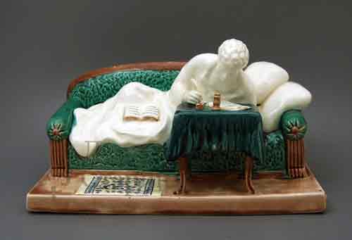 Скульптура "А.С.Пушкин на диване"
